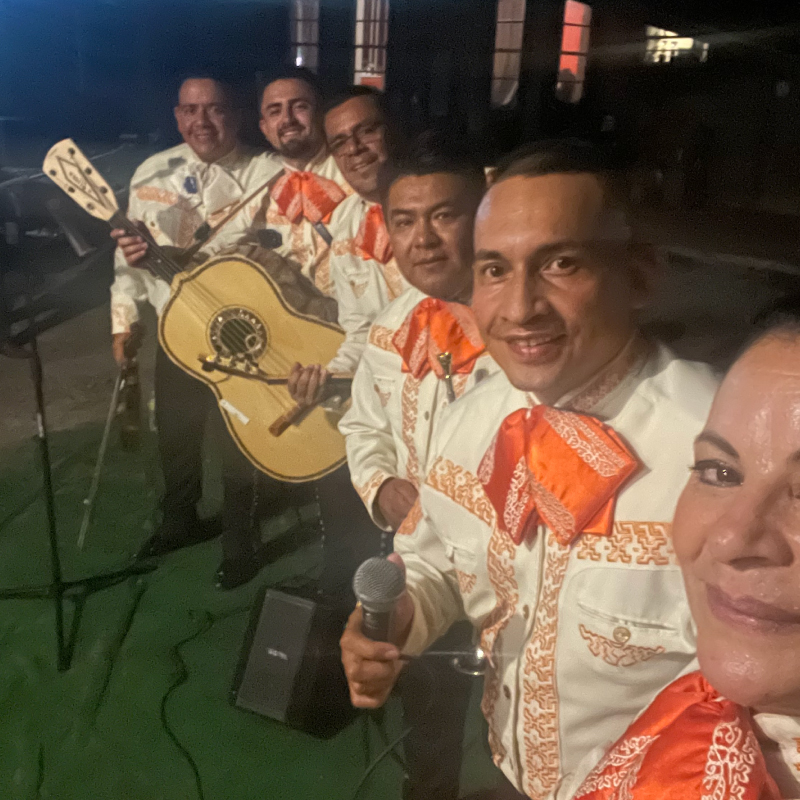 Mariachi Los Viajeros 